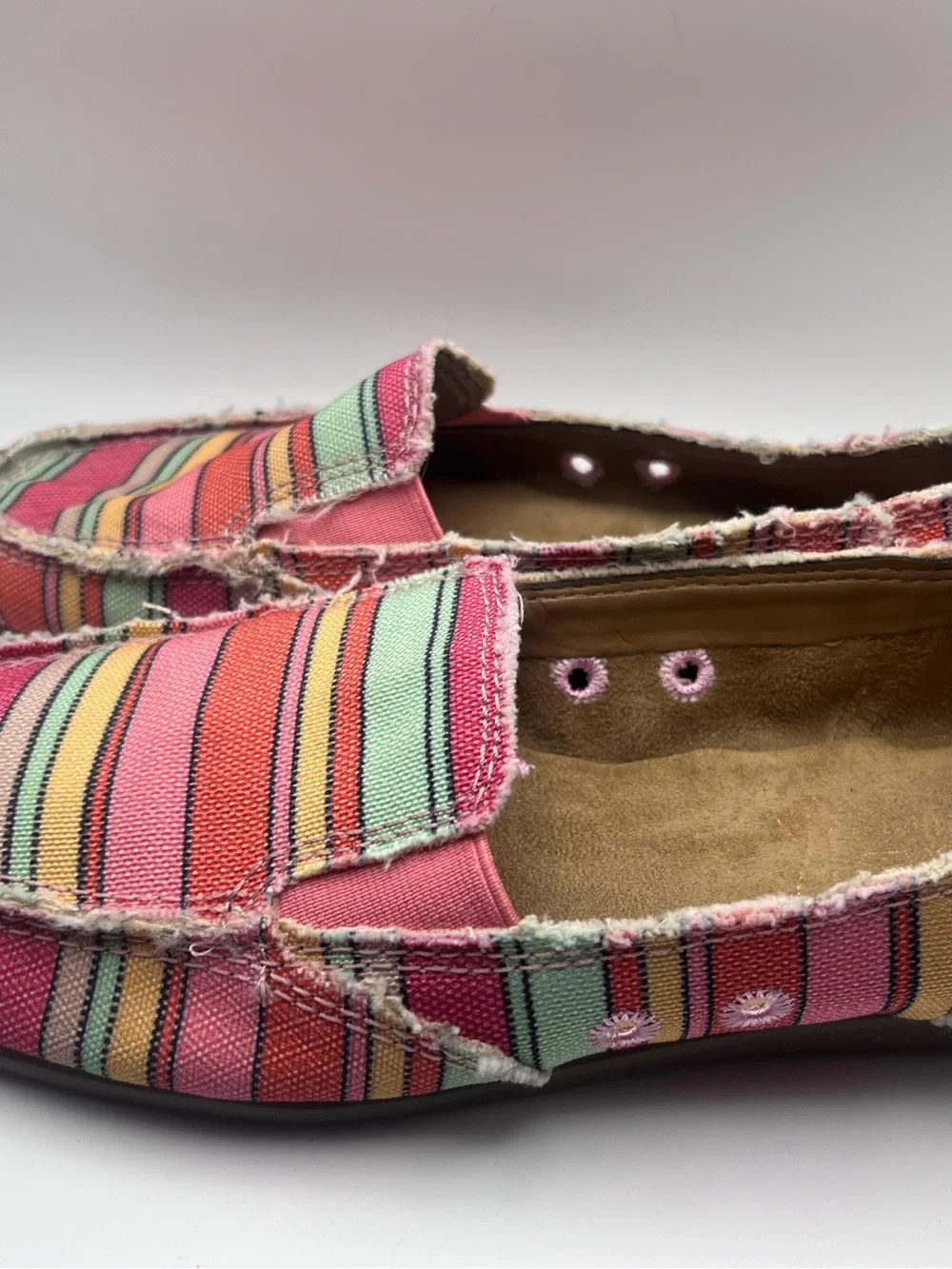AEROSOLES lightweight canvas